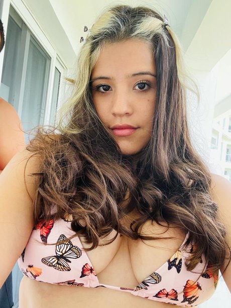 Lucia_ model xxx pic