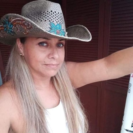 mariposalatina model top pic