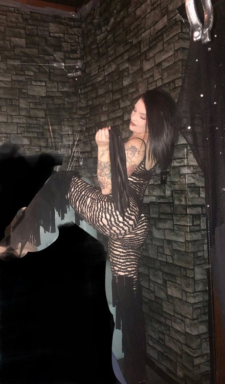 _Malani RedJeep Alert_ hd star img