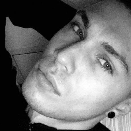 Makeouthill hot star img