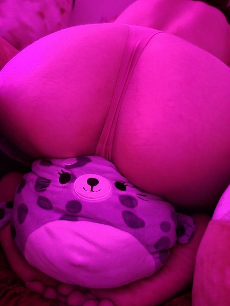 Maisy Flowers exclusive model img