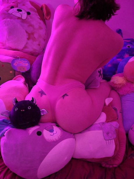 Maisy Flowers high quality model pic