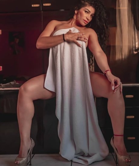 MAILIN LA POTRA naked star pics