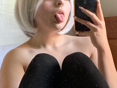 maid nude model photo