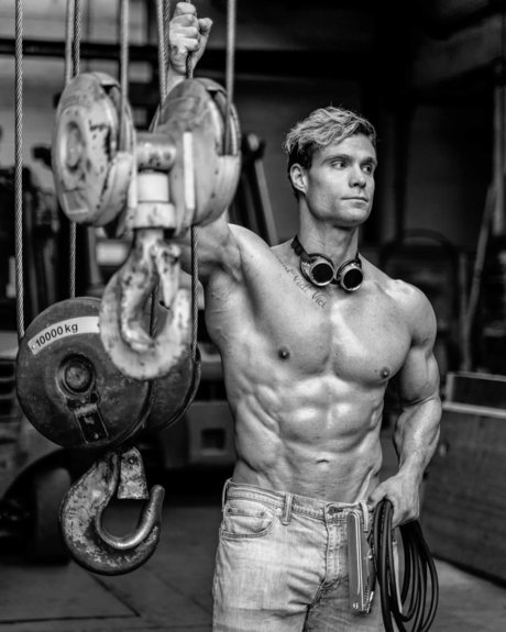 Magic Leon free model nudes photo