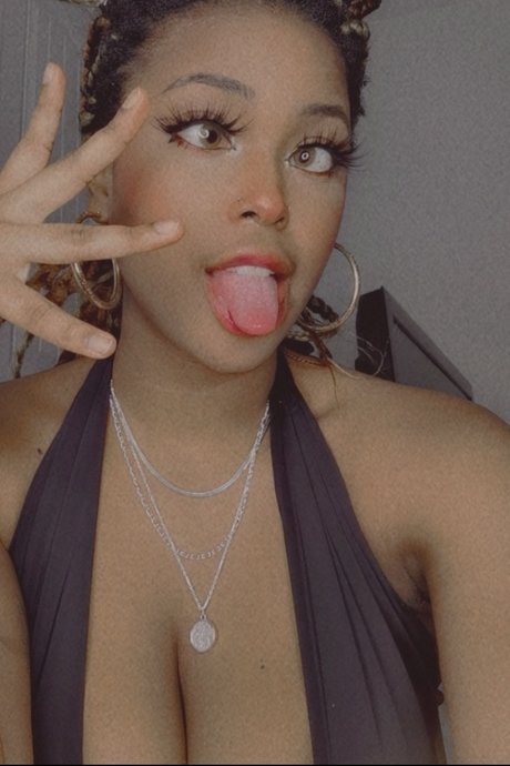 Madivinez star hot images