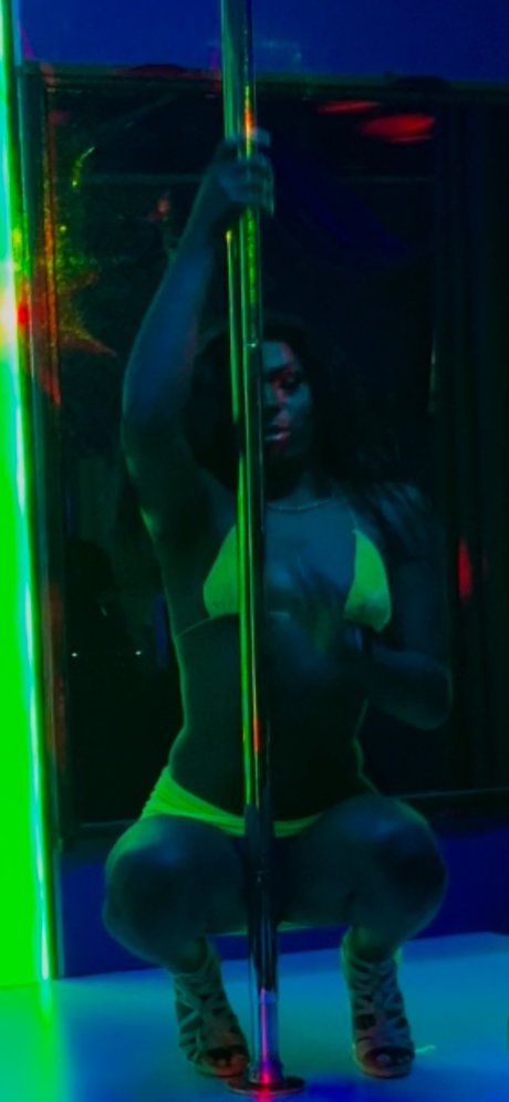 Meemez pornographic model photos