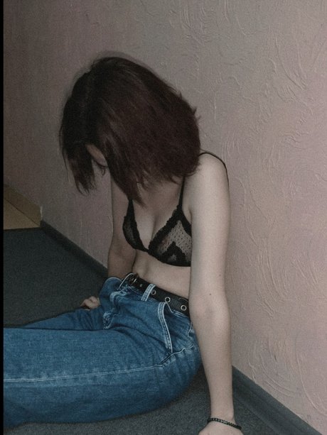 Meavvi free model sexy photo