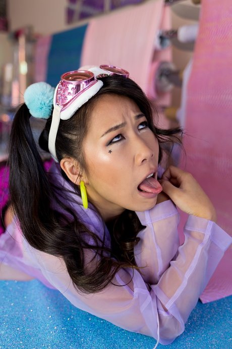 MediocreWallofChina pornstar erotic gallery