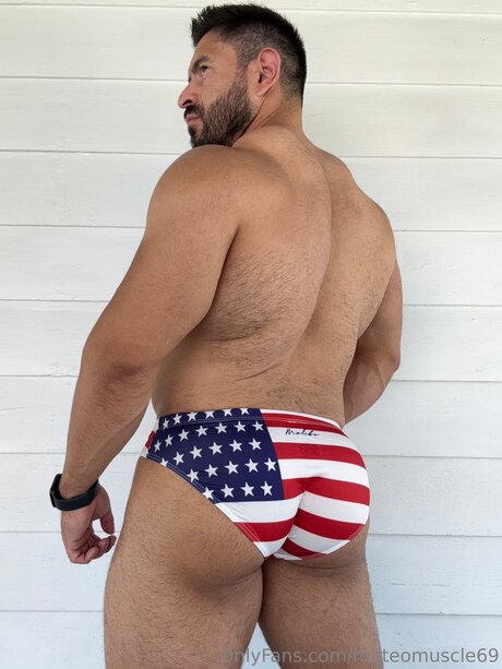 Mateo Muscle erotic model pic