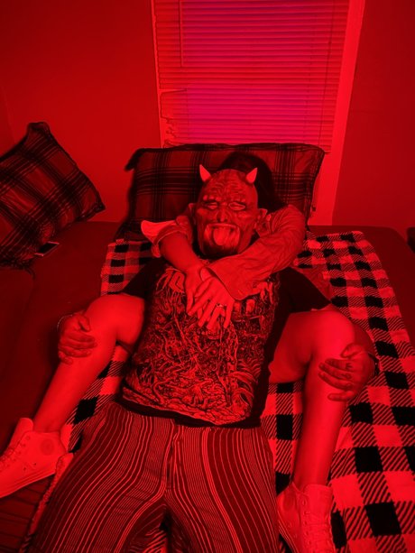 MaskedDiablo nudes model img