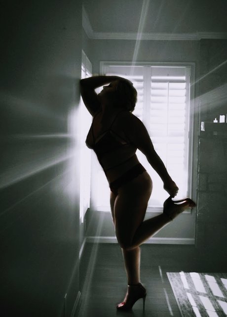 _MaskedBooty nudes model picture