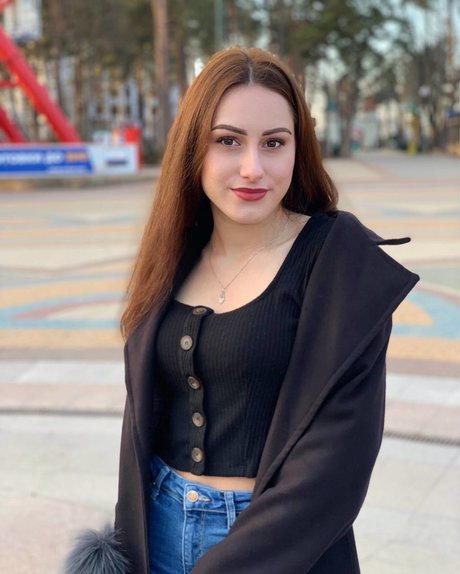 Anastasiia Mirzaeva perfect model picture