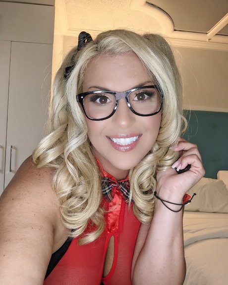 Mimi Stiletto pretty model photos