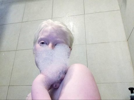 Milky Moon xxx pornstar photo