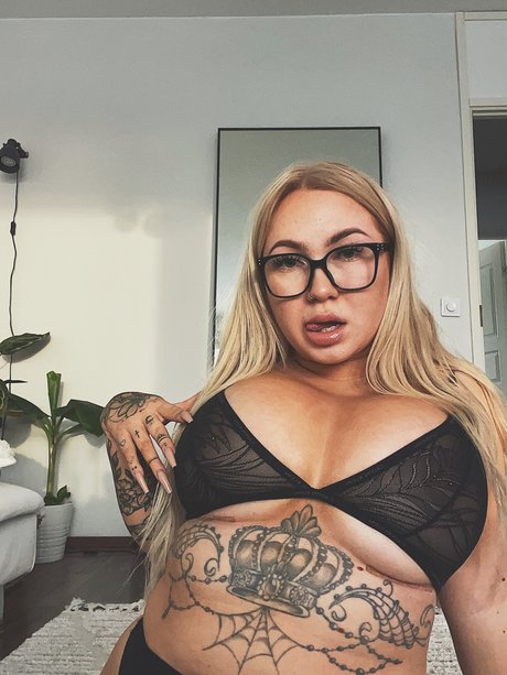 Milja star hot picture