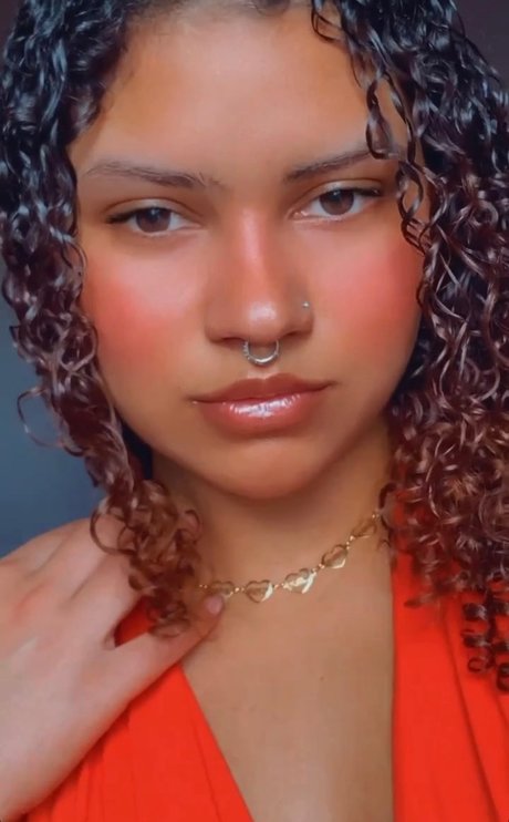 Mika Oliveira free model picture