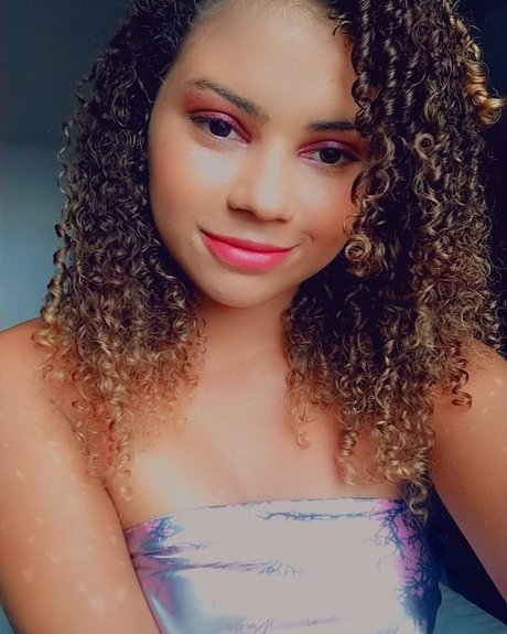 Mika Oliveira pretty actress img