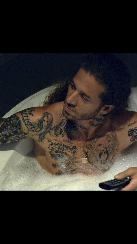 Micky Munday star naked pic