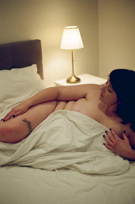 Mickey Beebop NO PPV sexy actress image