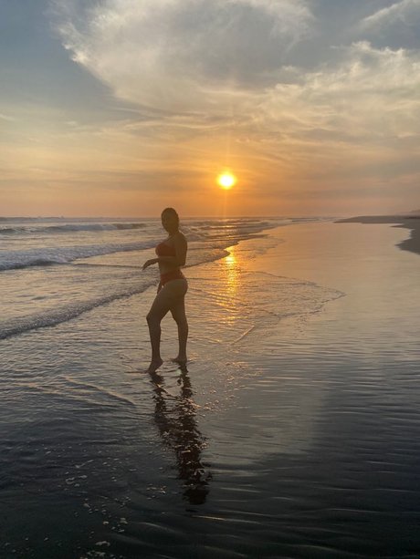 mia Gonzalez pretty model galleries