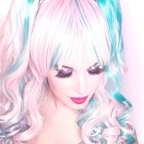 Merida Foxi sexy model gallery