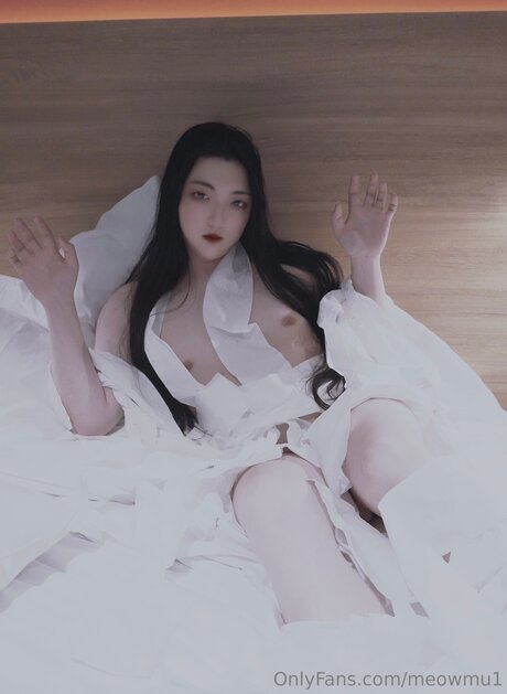 Ai SissyLunar nude actress photo