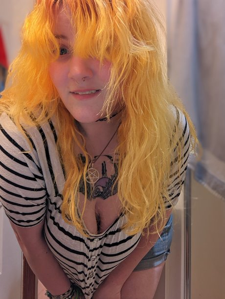 Ginger Snap_ erotic actress photo