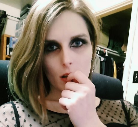 Molly Goodgirl model xxx archive