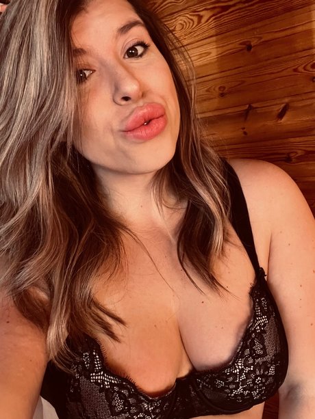 Misss B perfect pornstar pictures