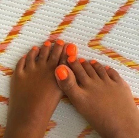 MissDirtysole model beautiful photos