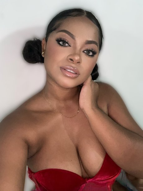 Isabela Brunni_ star pornographic images