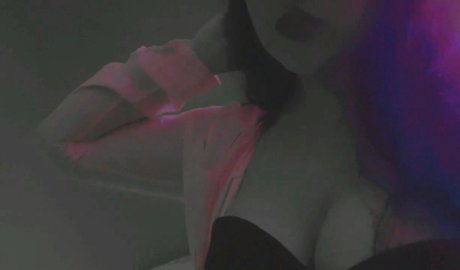 MissandeiGurl model top photo