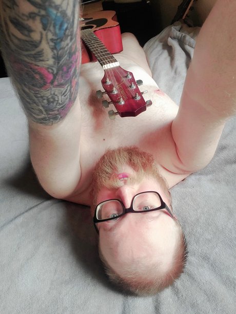 NakedGuitarMan star top pic