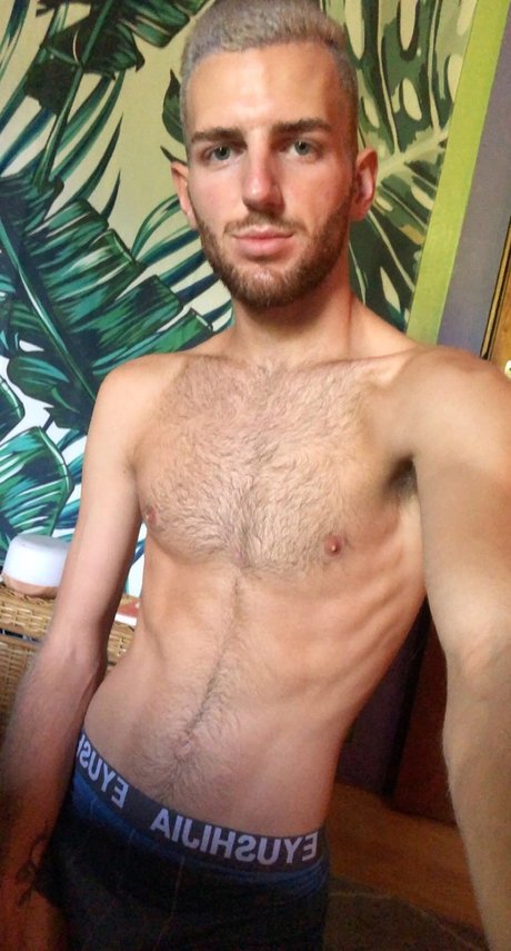 nakedboi hot model pic