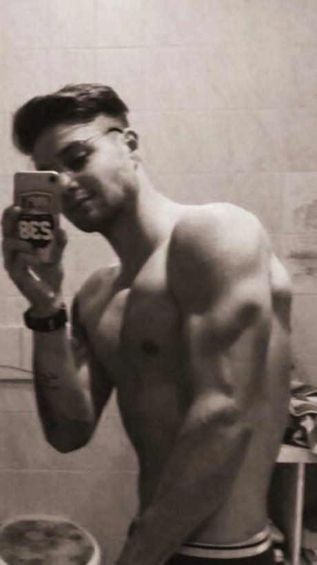 naked steve star exclusive pic