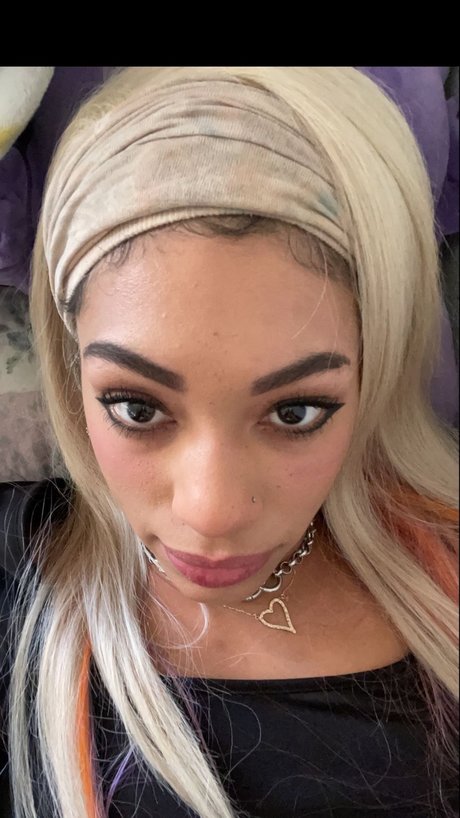 NadiaBankx model hot picture