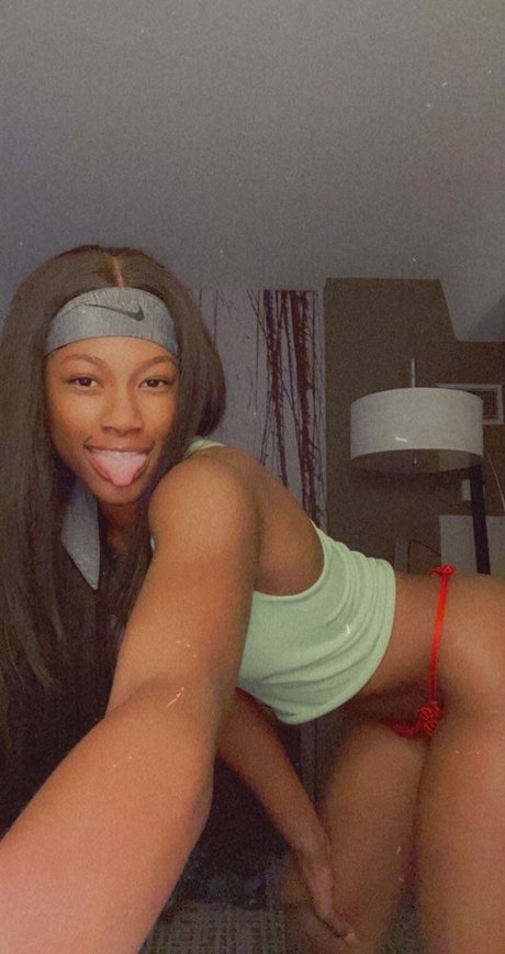 come playy_ model hot image