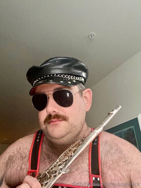 MuscleMick pretty model pic