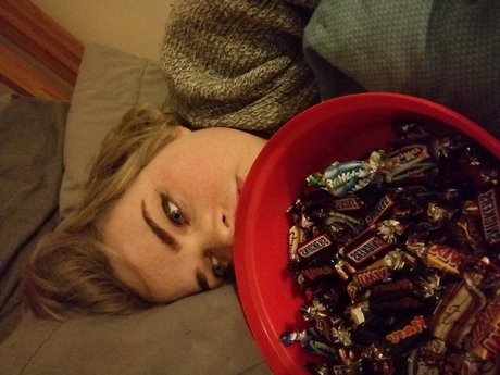 mk but boring pretty model pic