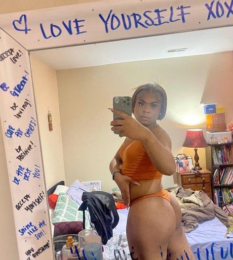 Lady Lo_ beautiful pornstar picture