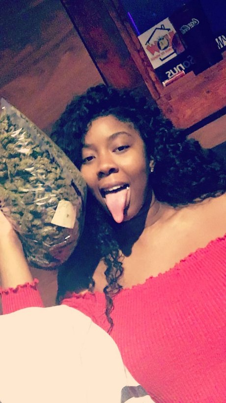 HoneyBun hd model photo