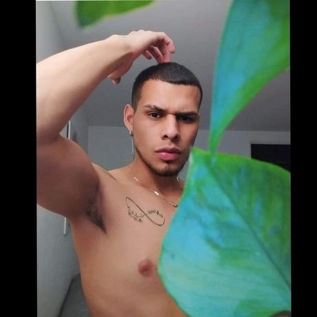 Alex Mart nez model perfect image