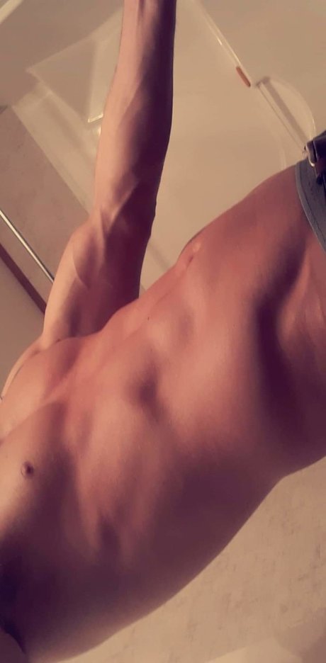 Aaron B star top pic