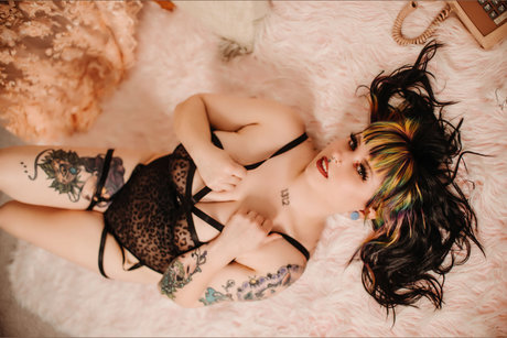 motherpuncher model pornographic image