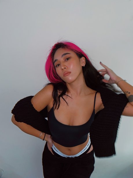 NiLovesNiALot pretty pornstar pic