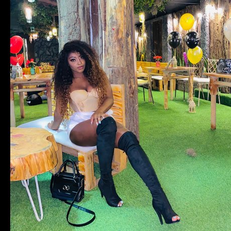 nicoleth18 naked star photo