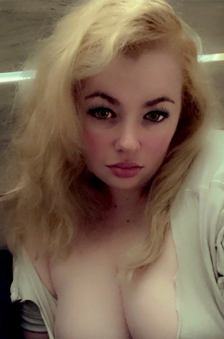 Nicole Tesla nude star pic