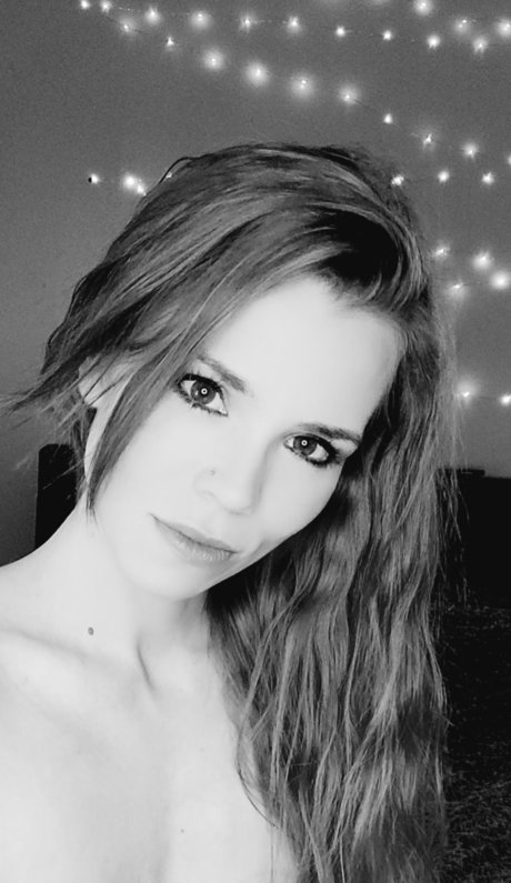 Nicole Cross high quality star pictures