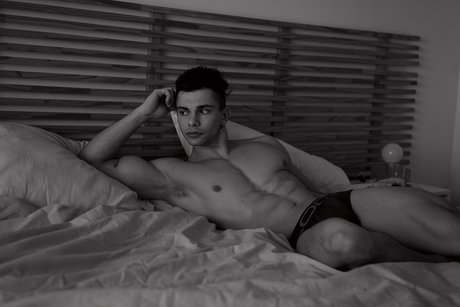 Niconly sexy actress img